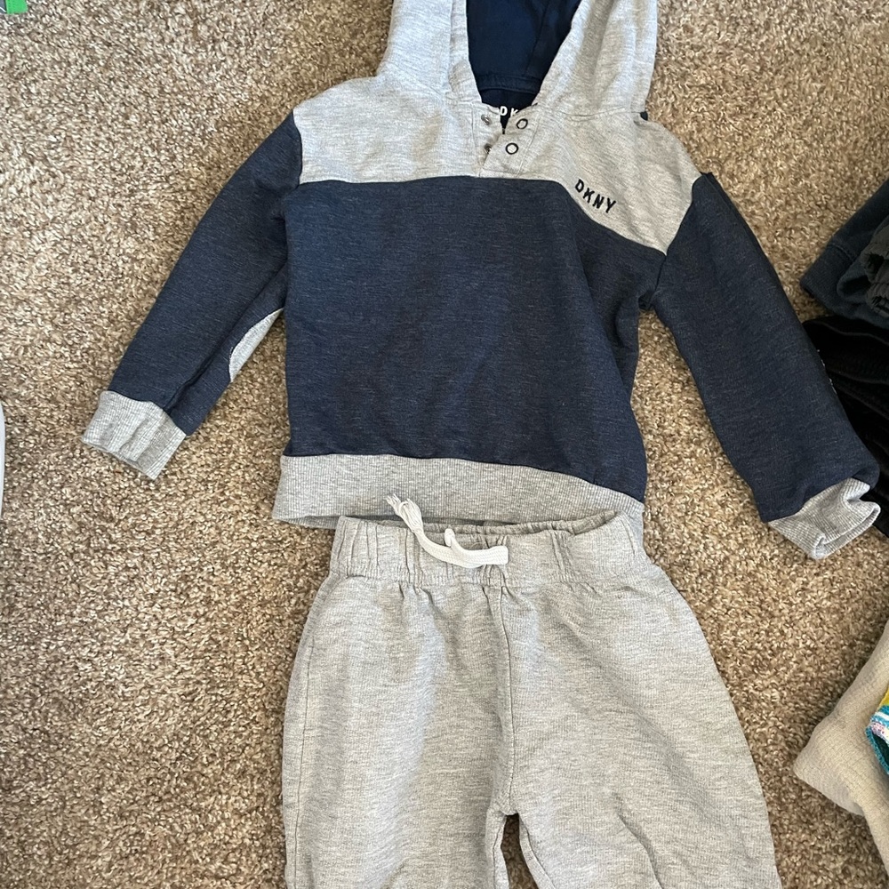 Dkny sweatsuit toddler 3t